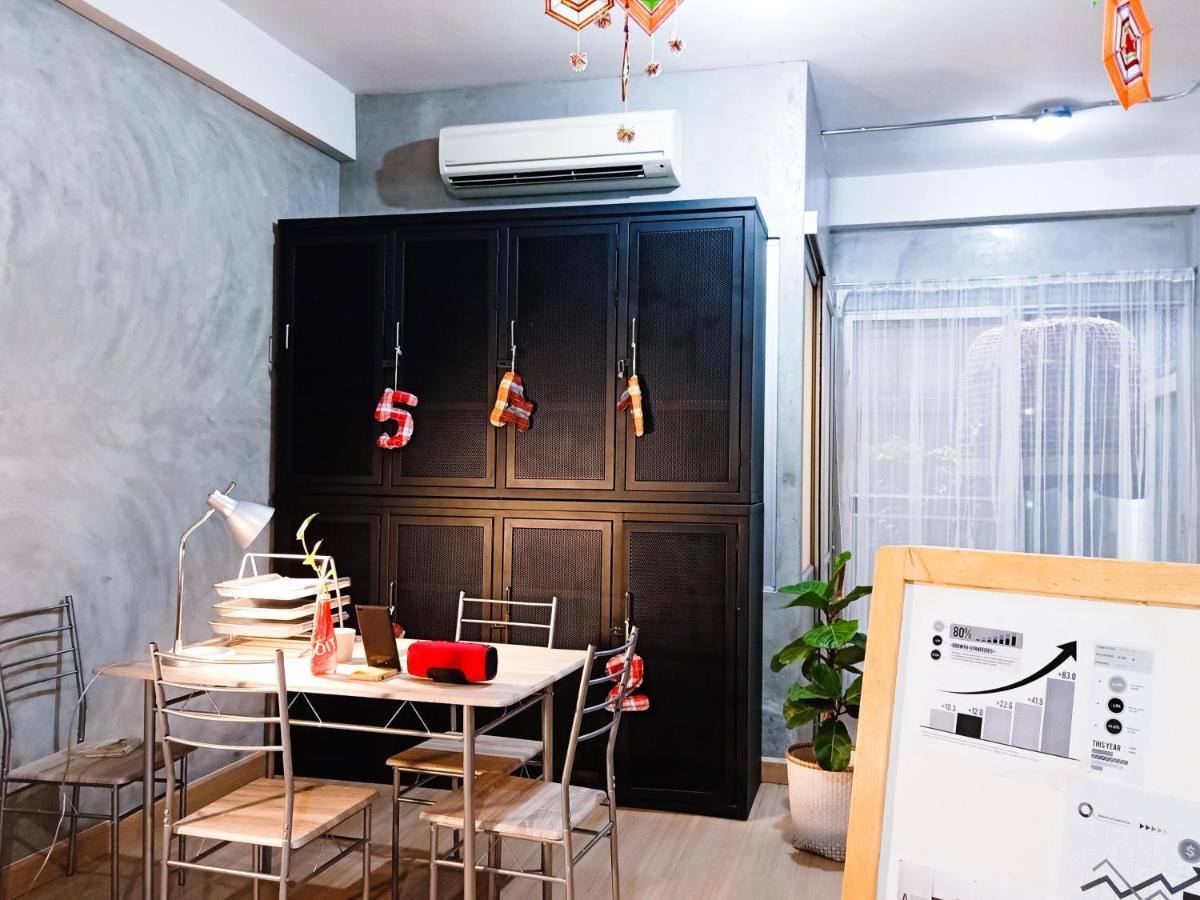 Five Stars Ratchada 19 Vandrehjem Bangkok Eksteriør billede