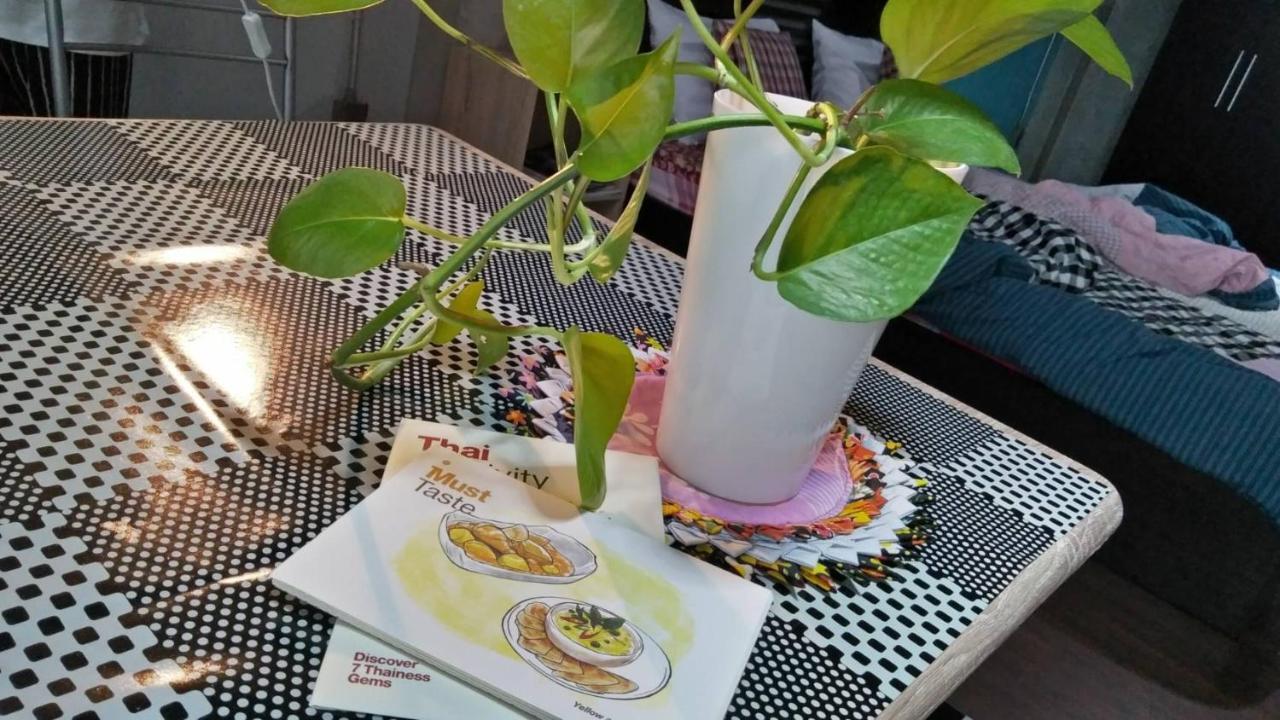 Five Stars Ratchada 19 Vandrehjem Bangkok Eksteriør billede
